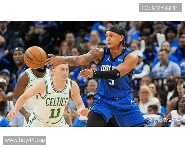 镜头捕捉：塔图姆赛场小动作引发热议